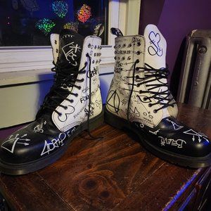 Dr. Martens "Maychild" 1490 Stud 10 Eye Unisex UK13 US14